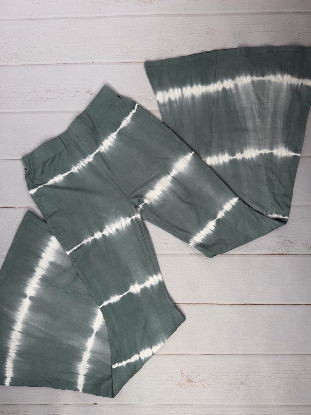 NWOT Main Strip Tie Dye Flare Leg Pants Boho Size Small